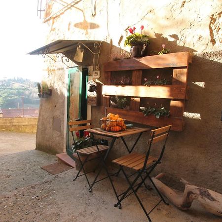 Il Piccino 29, Esperienza Romantica In Borgo.... モンテスクダイオ エクステリア 写真